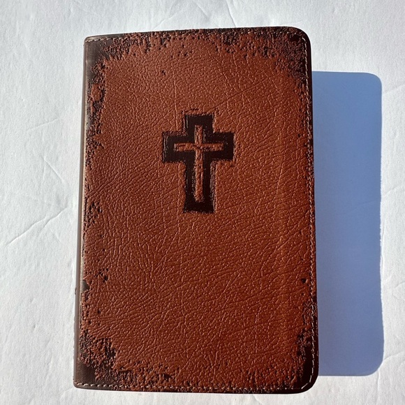 Holy Bible NIV Zondervan Two Toned Brown Leather Soft Cover 4.5” X 6.75” - Picture 2 of 8